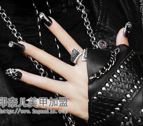 黑色美甲图案