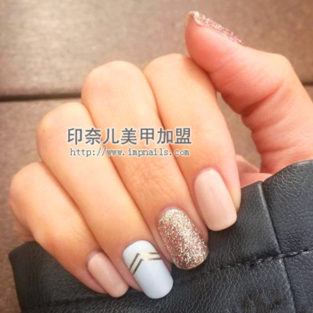 美甲加盟,美甲培训,美甲图片,美甲教程 ylzx美甲丨范冰冰蒋欣杨丞琳都爱的时尚金属美甲图片