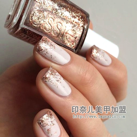 美甲加盟,美甲培训,美甲图片,美甲教程 ylzx美甲丨范冰冰蒋欣杨丞琳都爱的时尚金属美甲图片