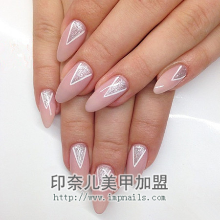 ylzx美甲,美甲加盟,美甲培训,美甲图片,美甲教程ylzx美甲丨女王范儿三角个性美甲图片！
